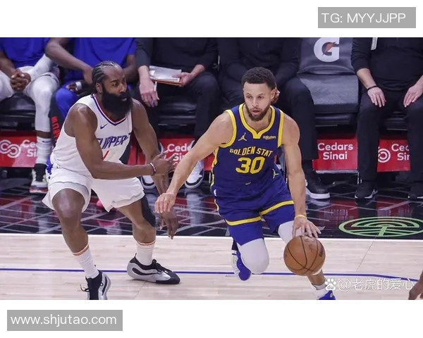 勇士与快船激战四月一日NBA经典对决回顾与精彩瞬间分析