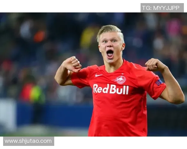 莱万欧冠赛场火力全开10场12球领跑射手榜势不可挡 莱万欧冠赛场火力全开10场12球领跑射手榜势不可挡