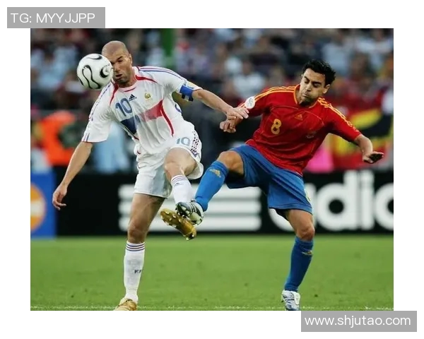 达尼洛：从足球场上的闪耀明星到生活中的平凡英雄之路