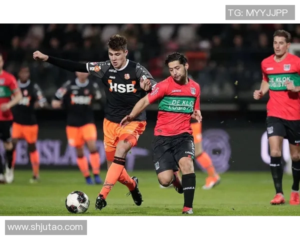 格罗宁与格拉夫的精彩对决揭示足球战术与团队合作的魅力