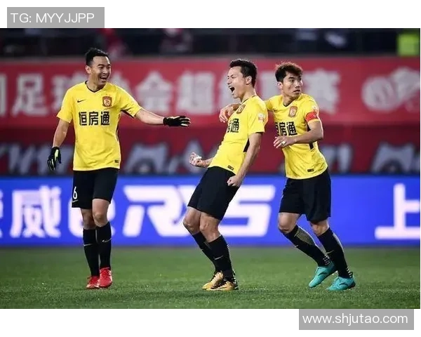 鲁能与富力激战正酣董路解读比赛背后的精彩故事与战术分析 鲁能与富力激战正酣董路解读比赛背后的精彩故事与战术分析