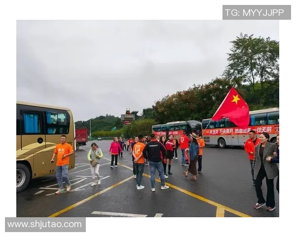 四二五体育会与火炬队的激烈对决引发球迷热情高涨