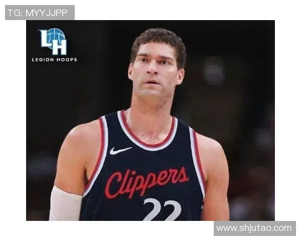 布鲁克洛佩斯:从篮球场上的巨人到全能战士的传奇之路 布鲁克洛佩斯:从篮球场上的巨人到全能战士的传奇之路