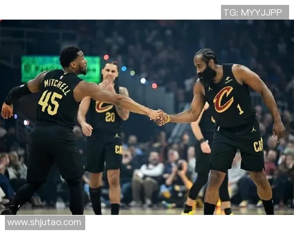 精彩回放全场对决篮网与骑士的激烈比赛瞬间解析